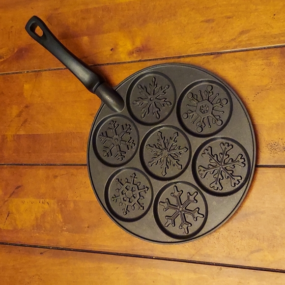 NORDIC WARE | SNOWFLAKE PANCAKE GRIDDLE - Picture 6 of 7
